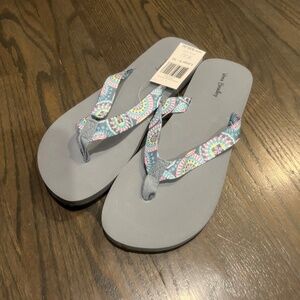 Vera Bradley NWT Women's Webbing Strap Flip Flop Sunny Medallion Size Large (9-1